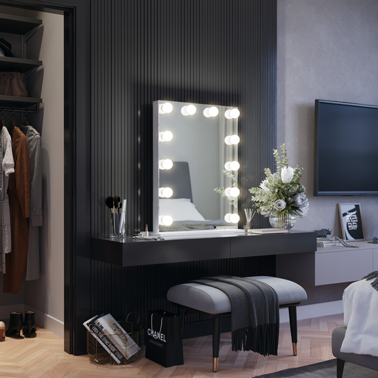 Mirror Hollywood Karmen
